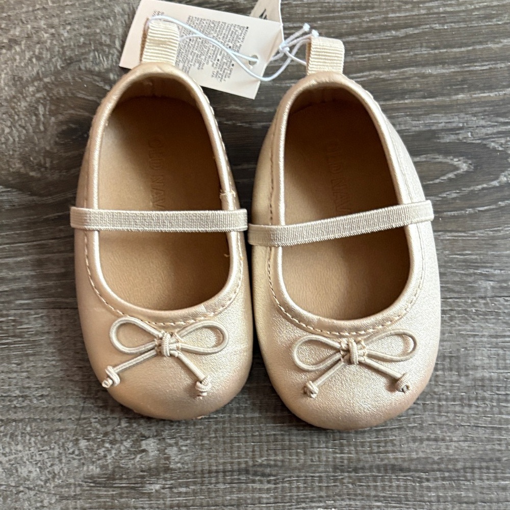 Old Navy Cream Dress Shoes with Bow